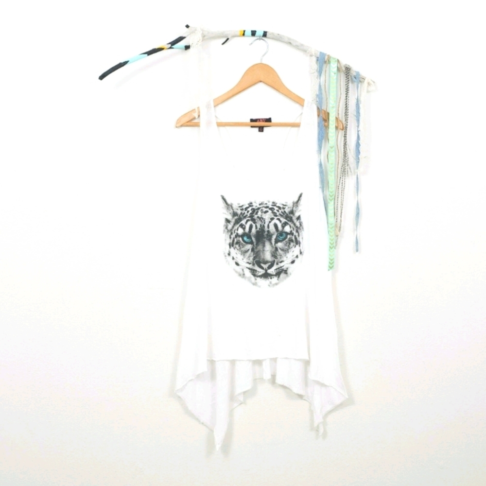 ABS White Tunic Top w/Cheetah/leopard Graphic